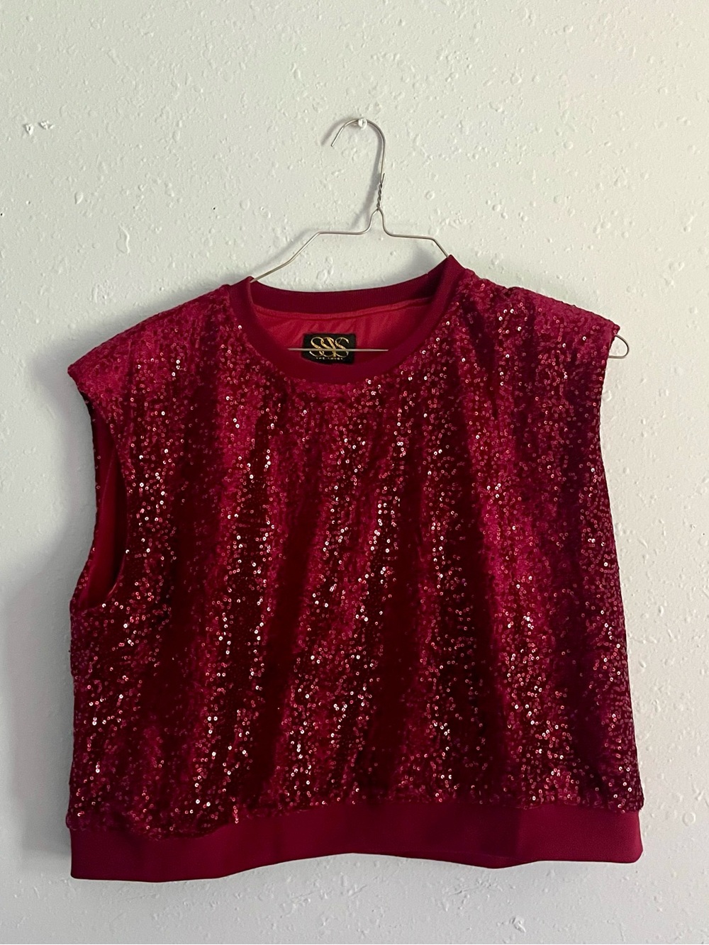 Red sequin top - Picture 2 of 7